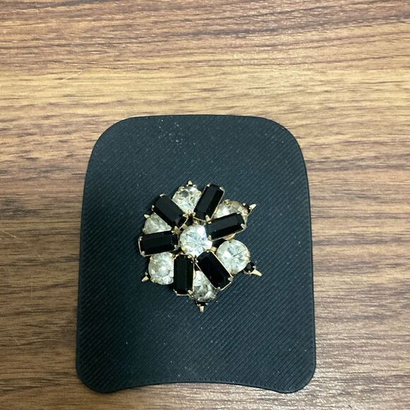 1950’s Three Dimensional Vintage Sparkling Diamanté Floral Brooch. - Picture 1 of 3